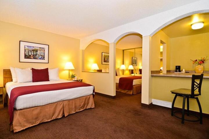 Standard Room, King or Two Doubles (6 of 7)