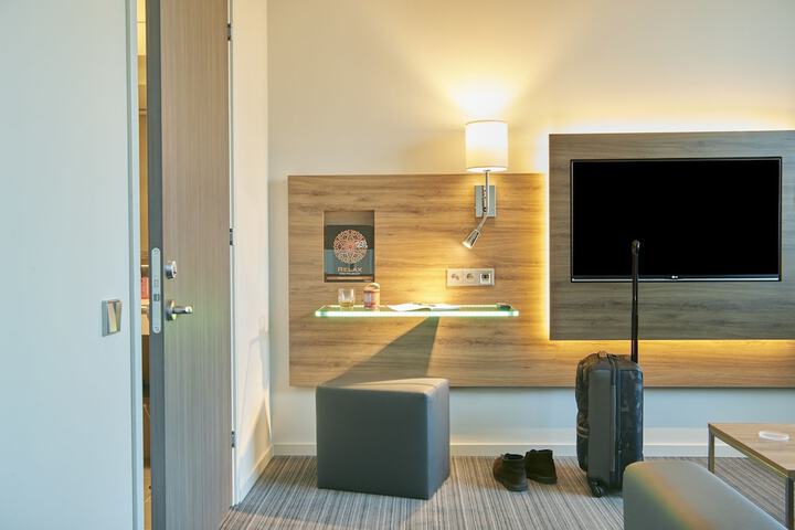 Room 17 of 44