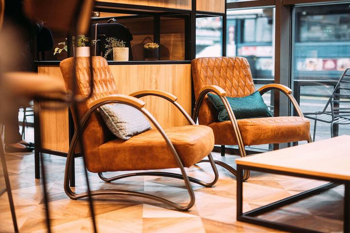 Lounge 63 of 74