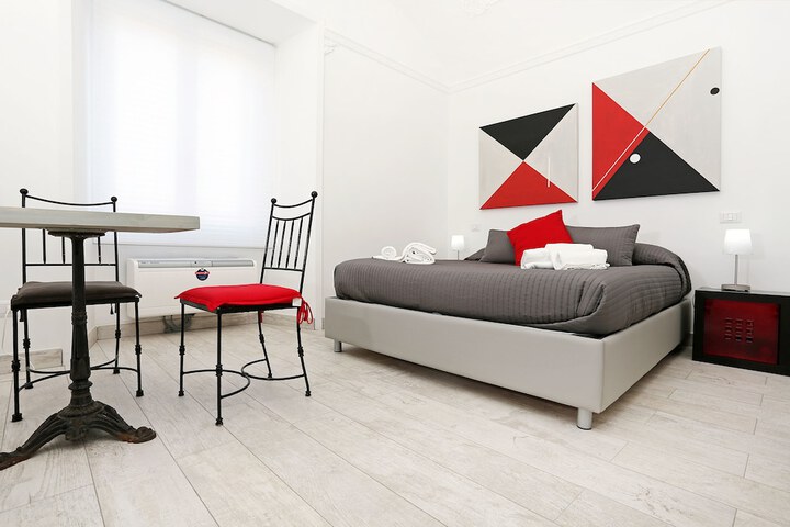 Room 5 of 43