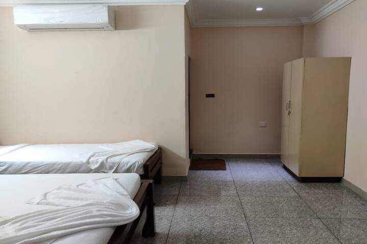 Room 5 of 11