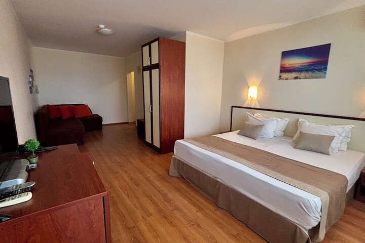 Room 32 of 34