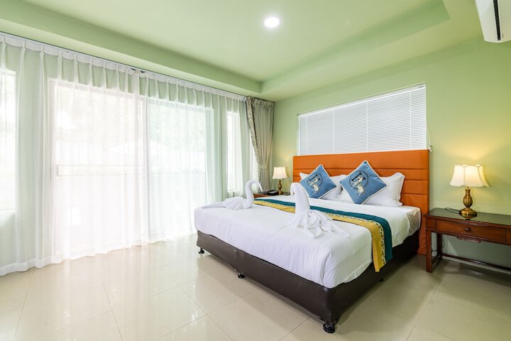 Room 3 of 87