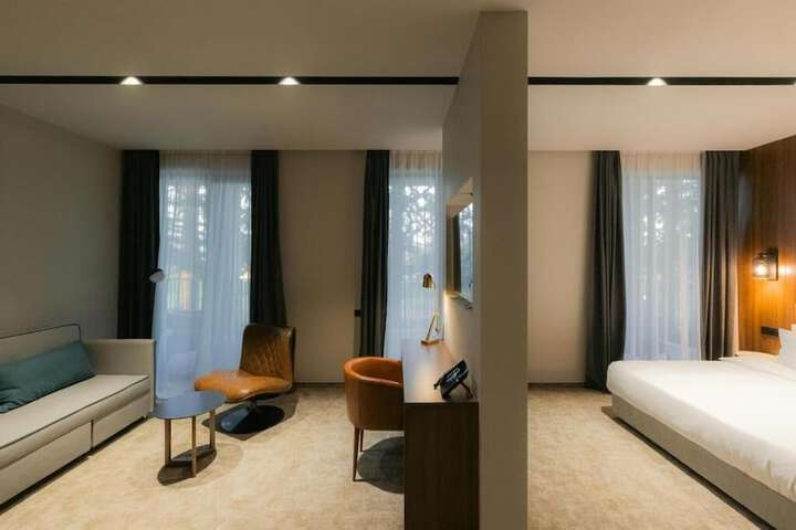 Room 2 of 25