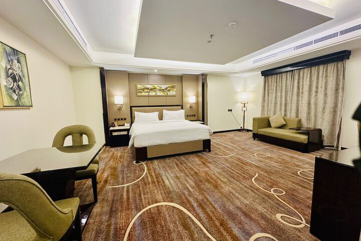Room 30 of 83