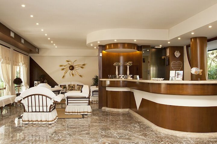 Entrance & Lobby