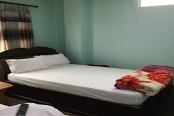 Room 4 of 10