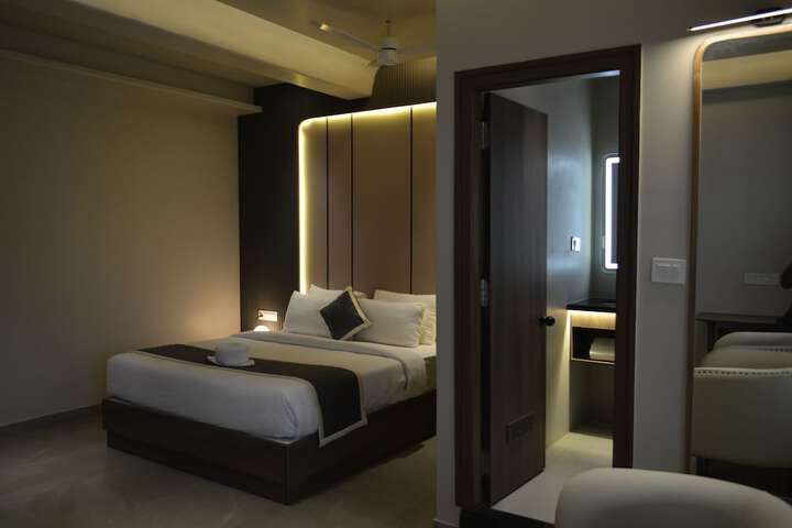 Room 17 of 60