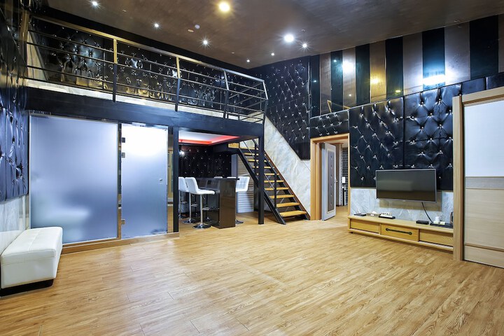 Room 27 of 62