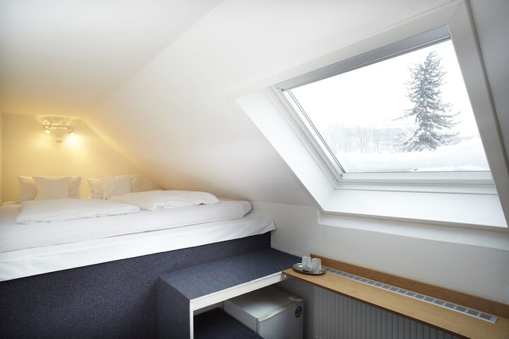 Room 12 of 24