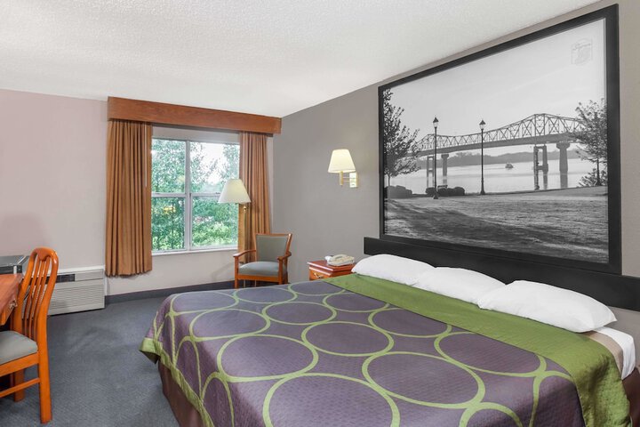 1 Queen Bed (1 of 13)