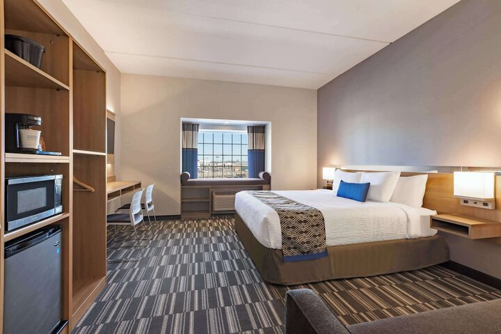 2 Queen Beds (2 of 12)