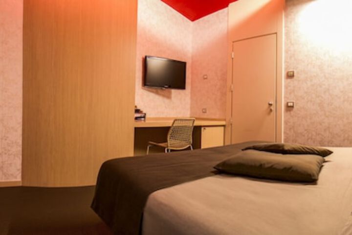 Room 26 of 95