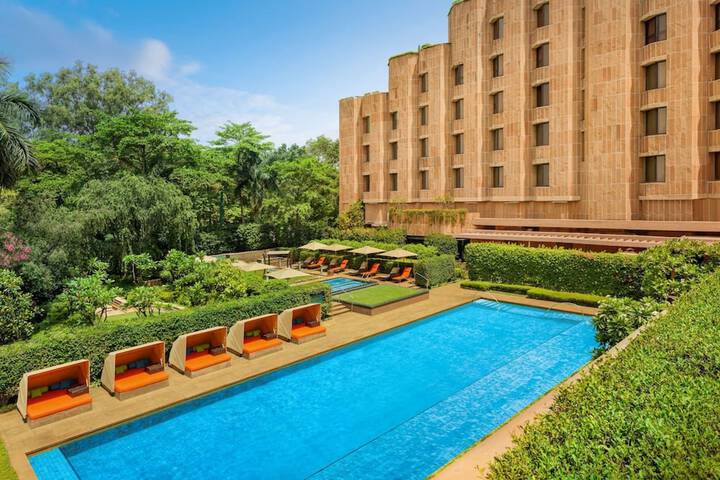 Pool Hotel
