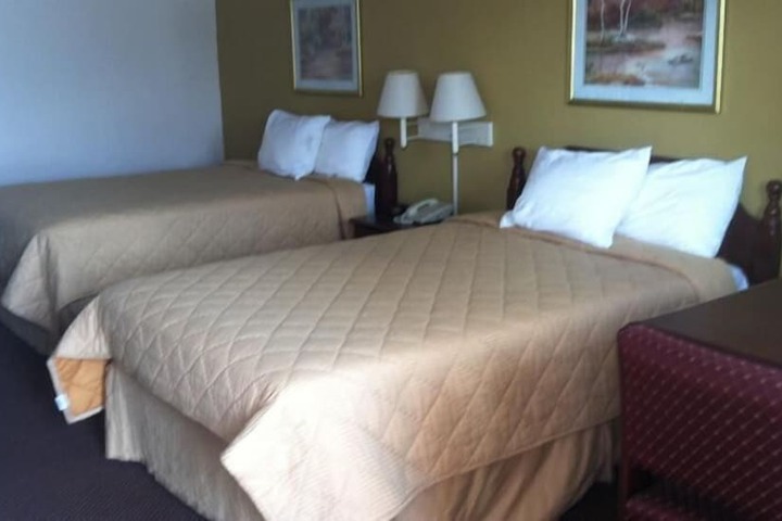 2 Queen Beds (1 of 4)