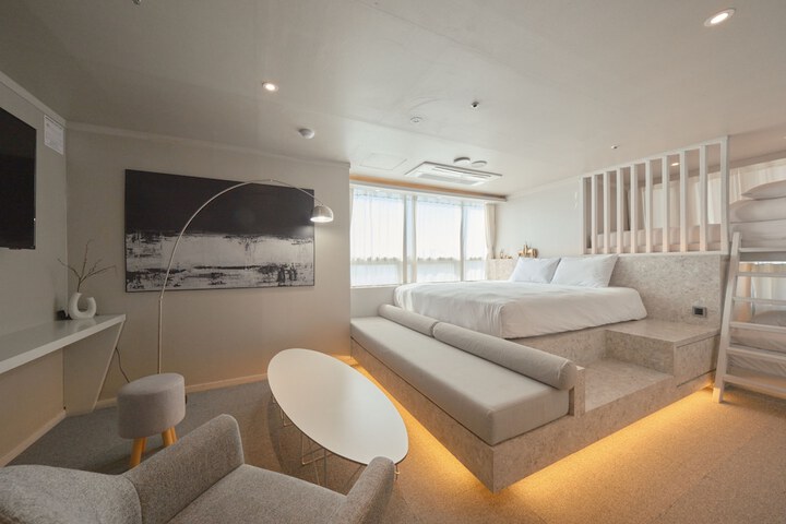 Room 18 of 224