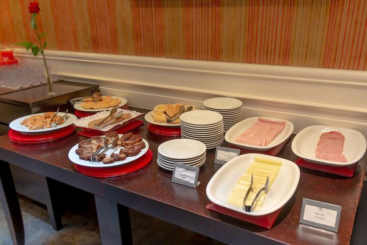 Breakfast/Coffee Service 23 of 33