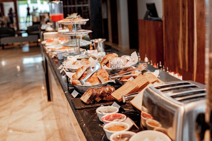 Dining 53 of 66