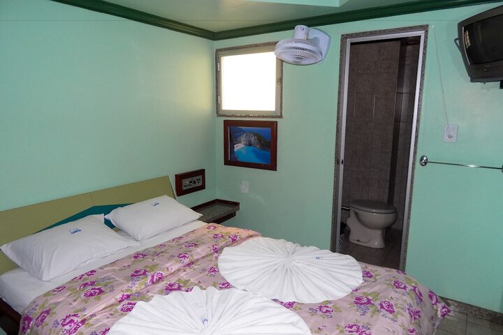 Room 10 of 28