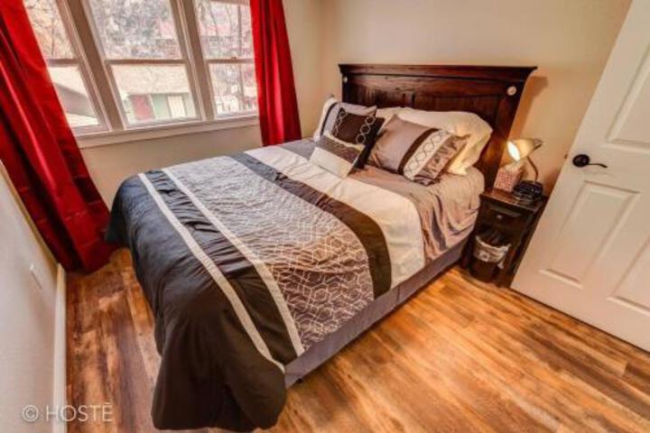 h New Manitou Springs Downtown Retreat in Manitou Springs, CO
