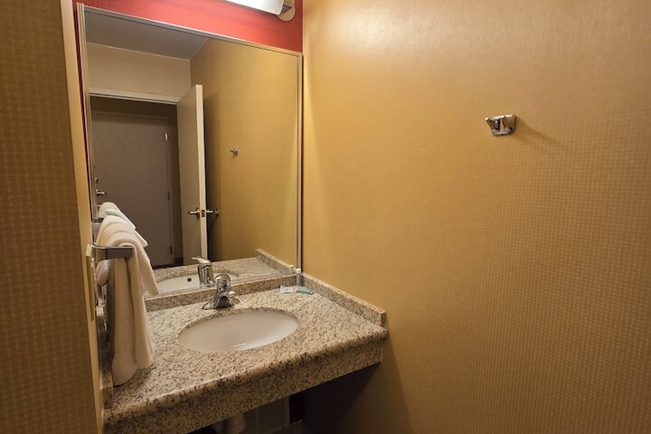 Room 95 of 135