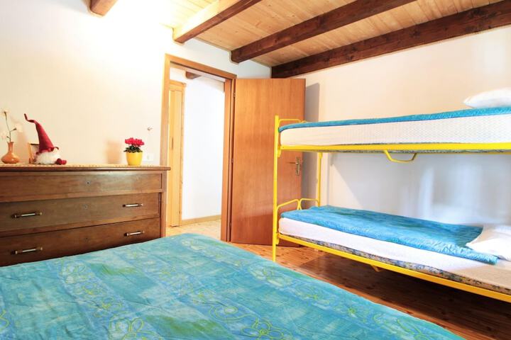 Room 2 of 40