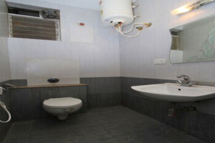Room 3 of 16