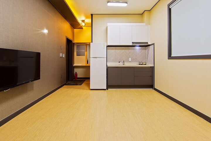 Room 2 of 51