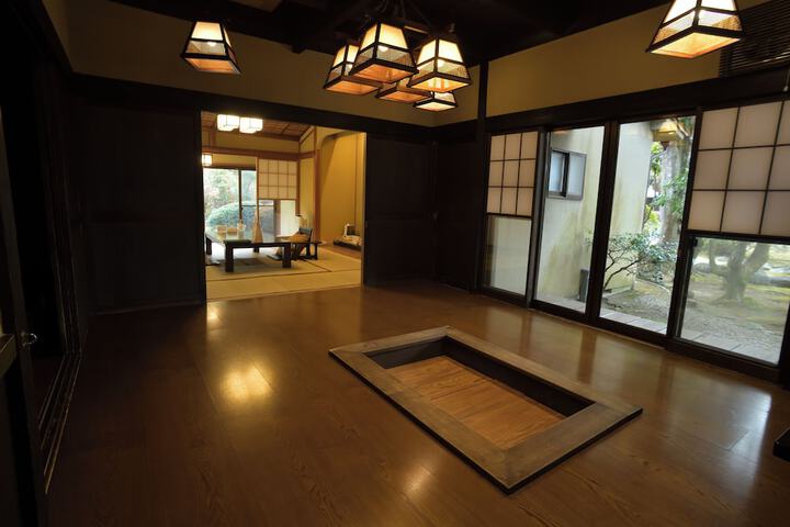 Room 12 of 30