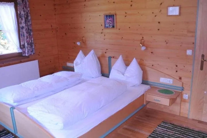 Room 4 of 13