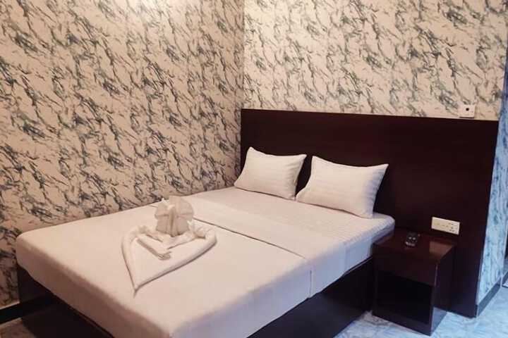 Room 5 of 13