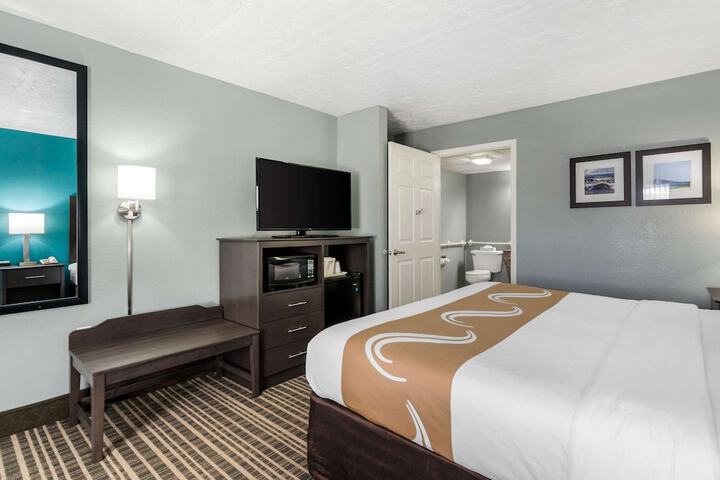 Standard | King Bed (16 of 20)