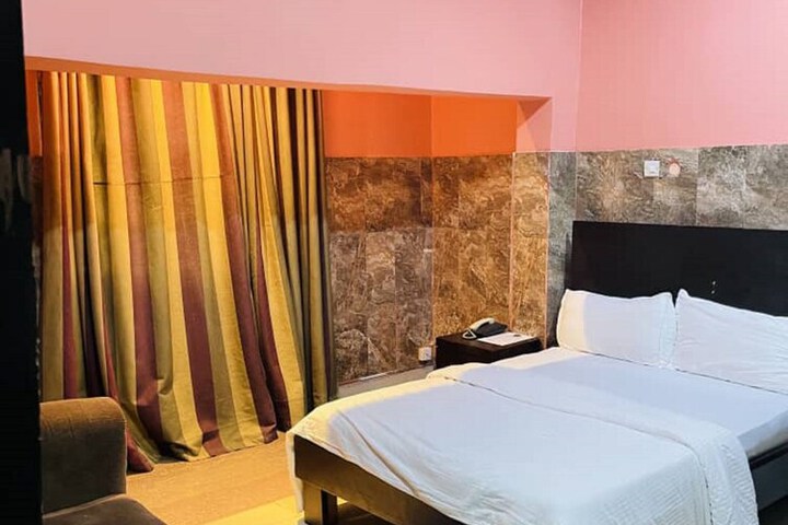 Room 21 of 27