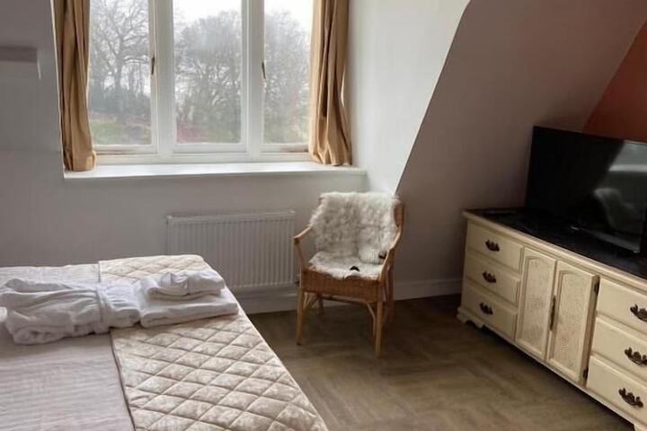 Room 2 of 58