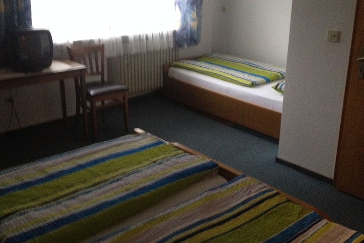 Room 8 of 32
