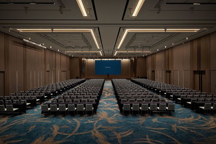 Ballroom/Hall 92 of 106