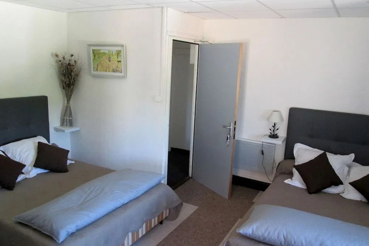 Room 5 of 32