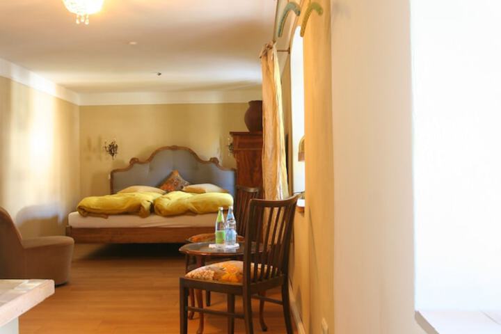 Room 10 of 40