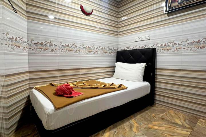 Room 10 of 26