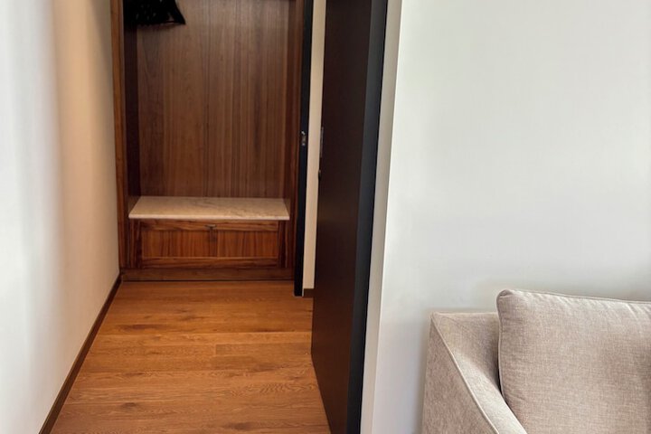 Room 9 of 32