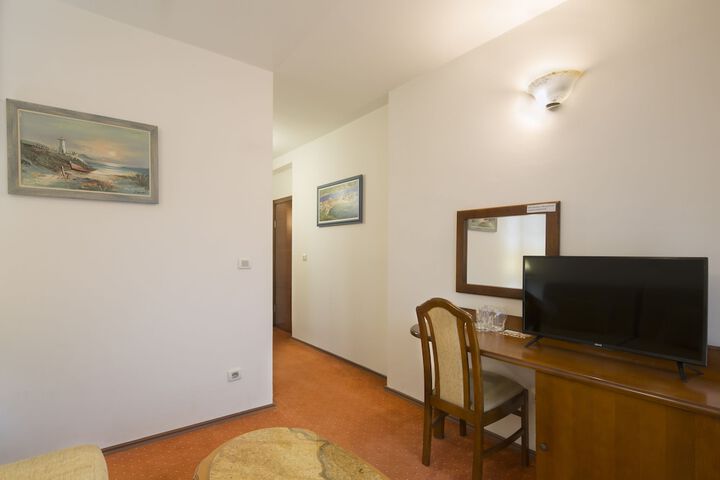 Room 47 of 95