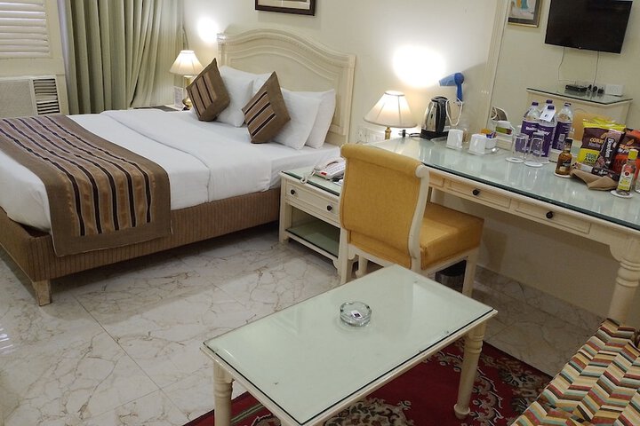Room 14 of 36