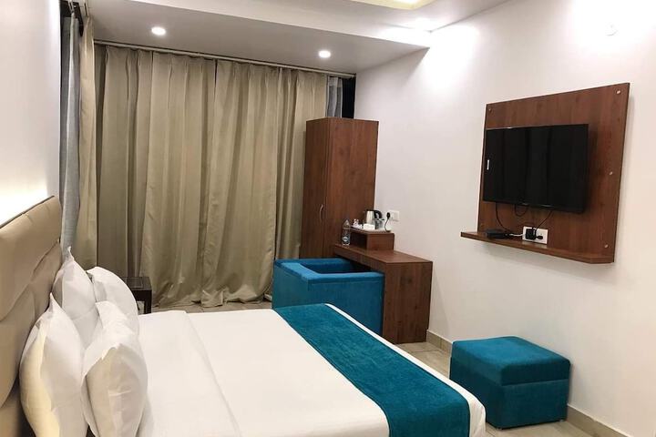 Room 4 of 19