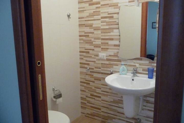 Room 21 of 37