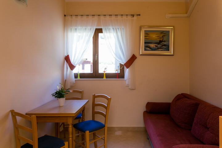 Room 28 of 40