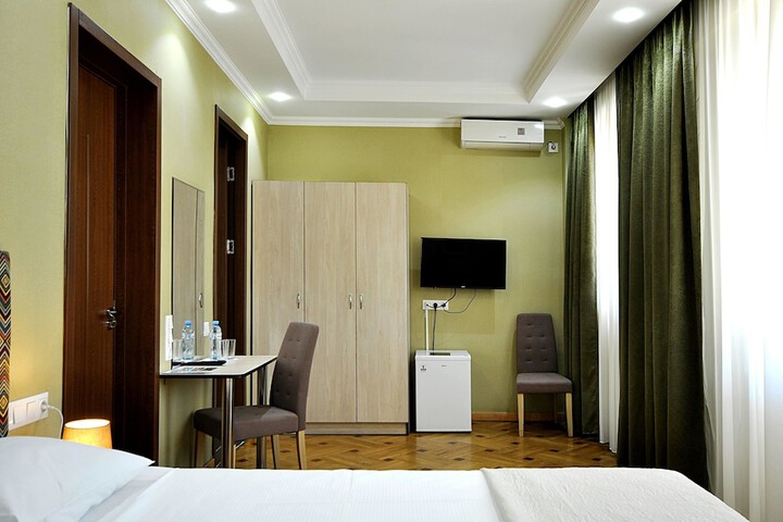 Room 7 of 37