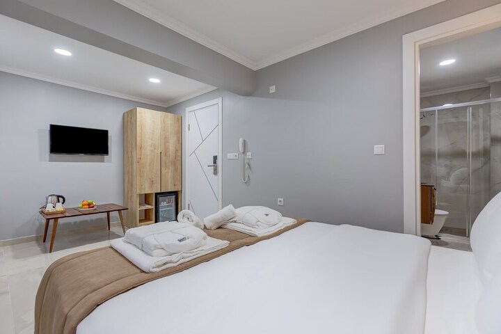 Room 8 of 42