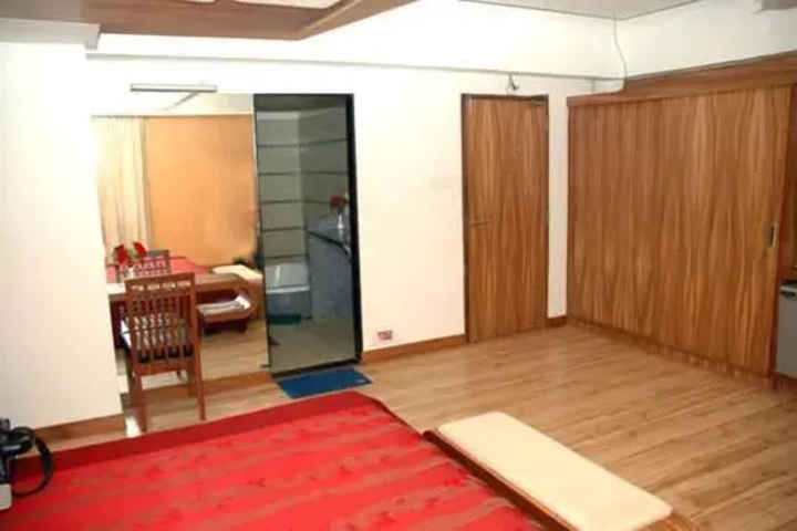Room 4 of 9