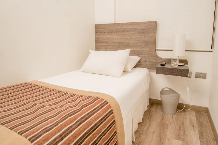 Room 4 of 9