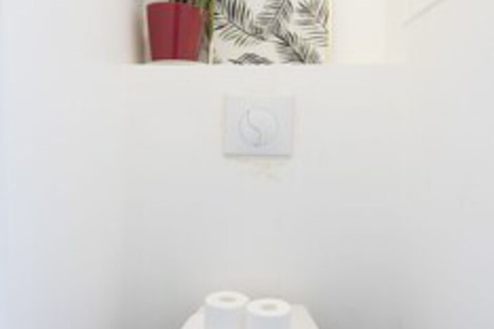 Room 2 of 18